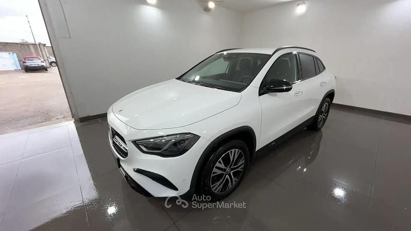 Bianco Usata 2024 Mercedes GLA200 Advanced Plus SUV | 39.500 € (Super prezzo) - Immagine 1/4