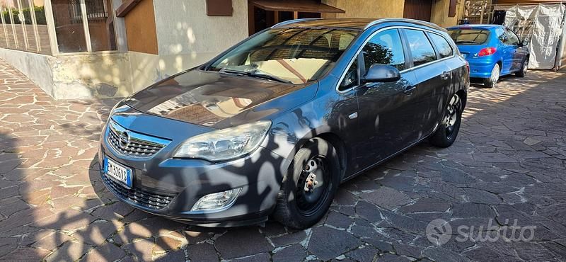 Usata Opel Astra Cosmo 125 CV (91 kW) 2012 Grigio Station wagon