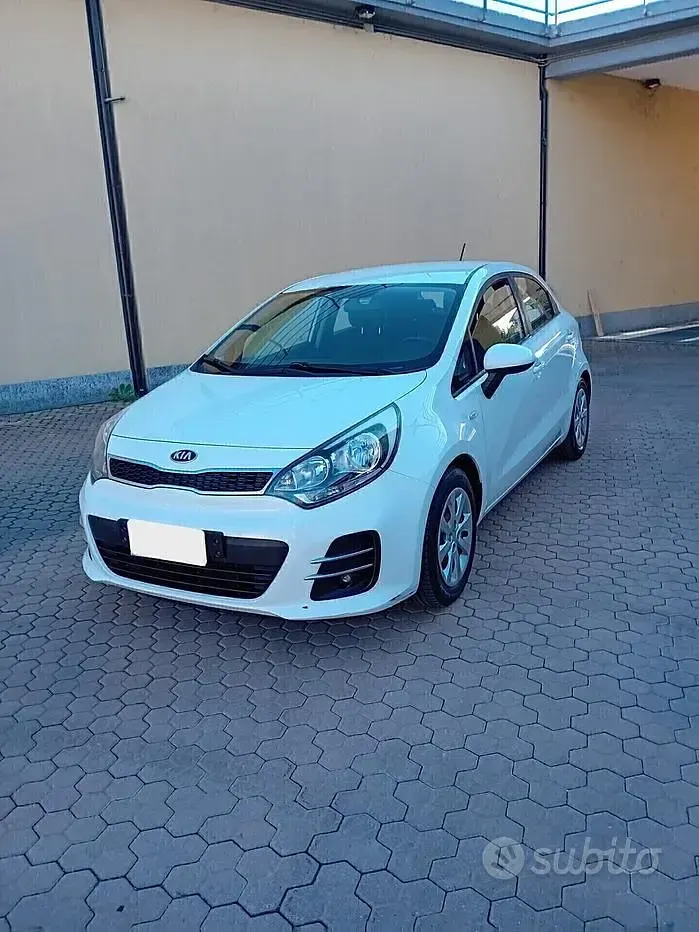 Usata Kia Rio 83 CV (61 kW) 2016 Bianco Utilitaria