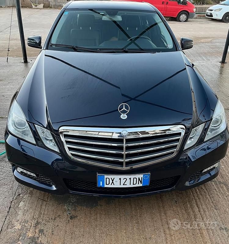 Usata Mercedes E220 170 CV (125 kW) 2009 Blu Berlina