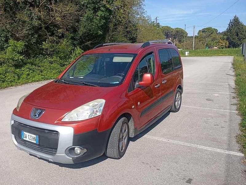 Usata Peugeot TePee Outdoor 90 CV (66 kW) 2009 Rosso Station wagon