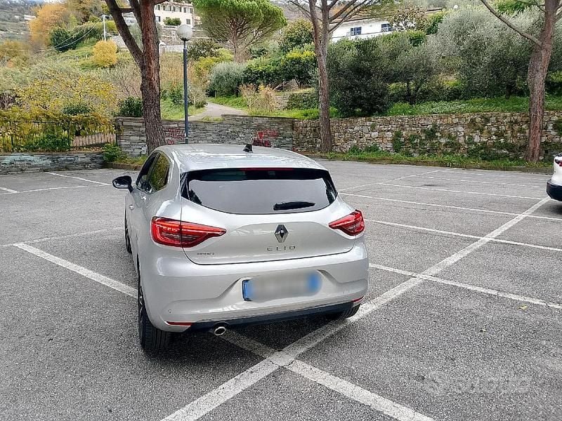 Usata Renault Clio V Techno 91 CV (66 kW) 2022 Grigio Berlina