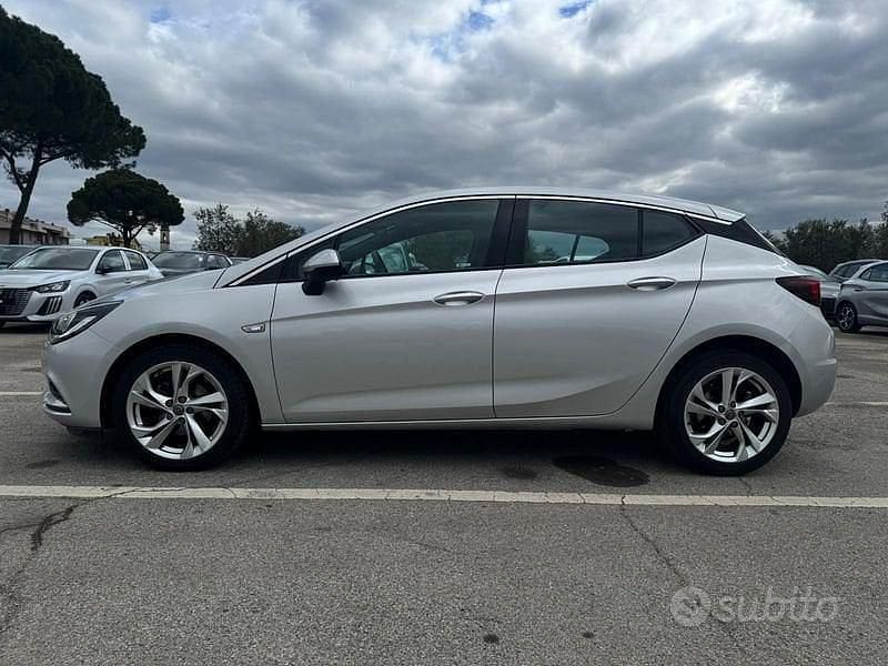 Używany Opel Astra Dynamic 110 KM (80 kW) 2017 Szary Sedan/Limuzyna