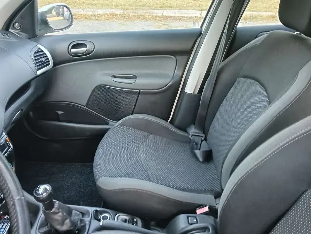 Usata Peugeot 206+ 68 CV (50 kW) 2011 Utilitaria