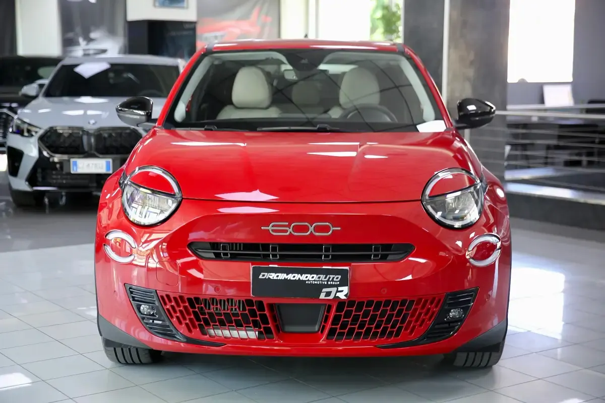 Usata Fiat 600 La Prima 101 CV (74 kW) 2025 Rosso passione SUV