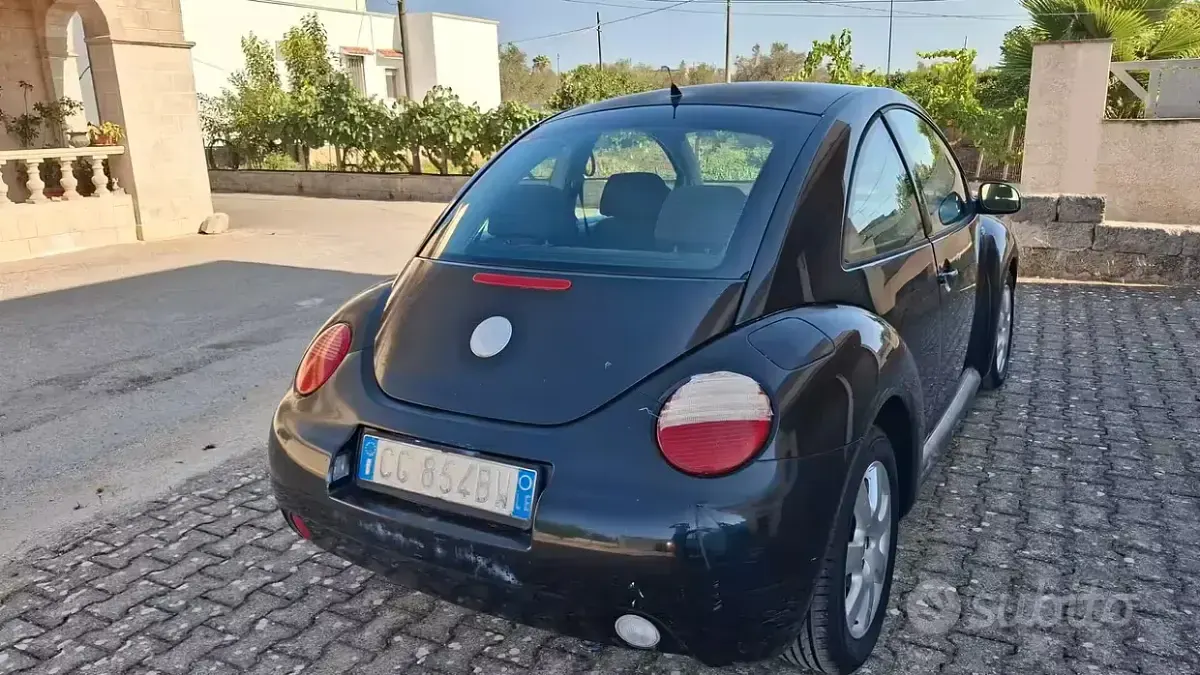 Usata VW New Beetle 105 CV (77 kW) 2003 Nero Utilitaria
