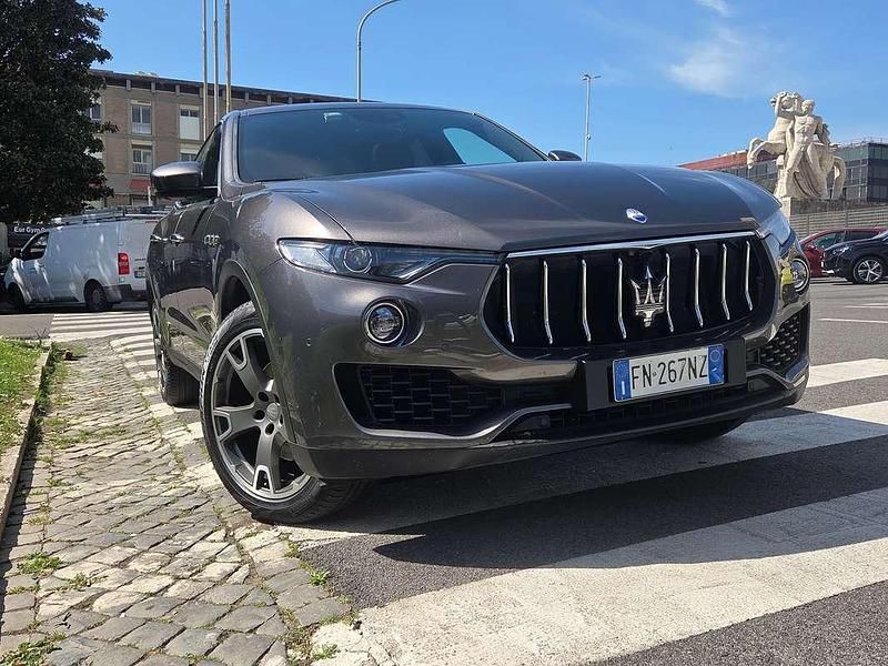Usata Maserati Levante 250 CV (183 kW) 2018 Grigio SUV