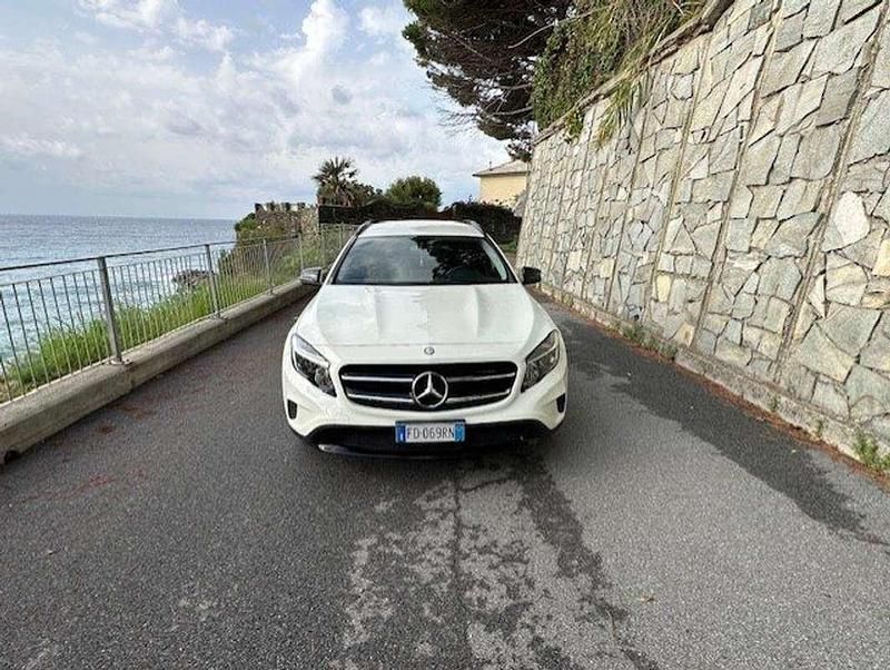 Bianco Usata 2016 Mercedes GLA200 Edition SUV | 17.000 € (Buon prezzo) - Immagine 1/4