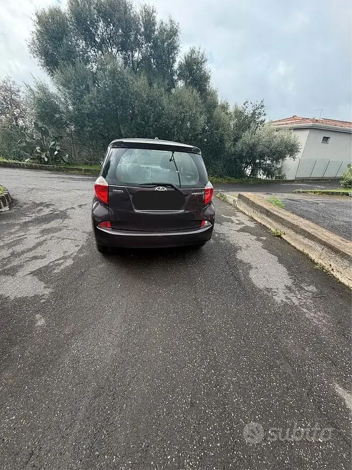 Usata Toyota Verso-S Style 90 CV (66 kW) 2012 Viola Monovolume