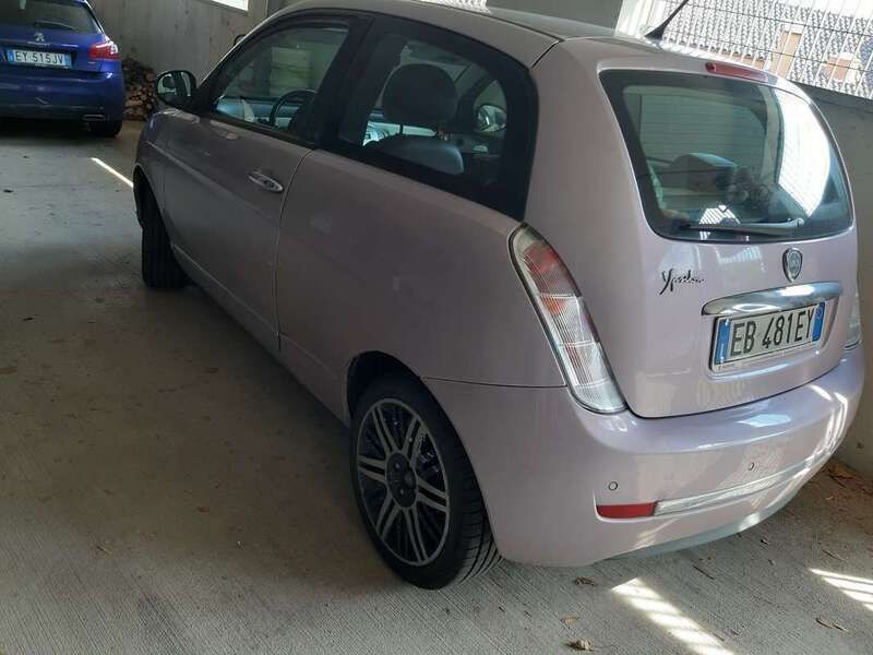 Grigio Usata 2010 Lancia Ypsilon Due volumi | 3950 € (Buon prezzo) - Immagine 1/3