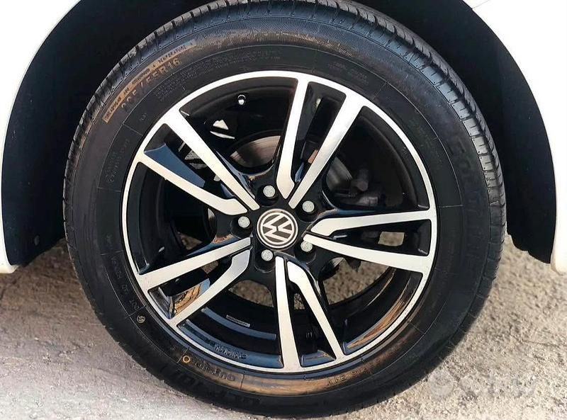 Usata VW New Beetle 105 CV (77 kW) 2006 Bianco Utilitaria