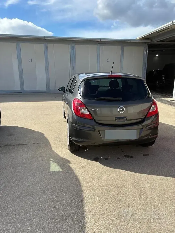 Usata Opel Corsa 85 CV (62 kW) 2012 Grigio Utilitaria