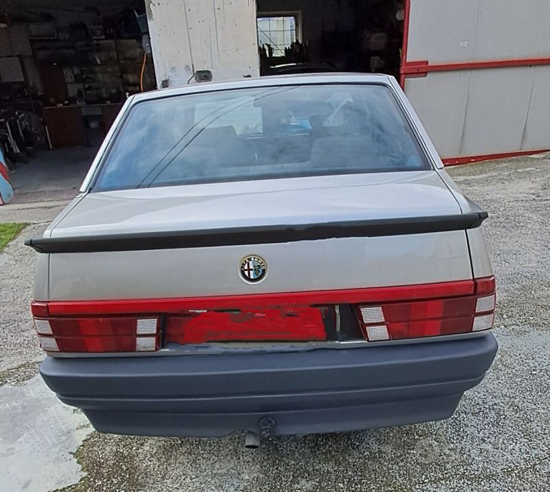 Usata Alfa Romeo 75 120 CV (88 kW) 1989 Grigio Berlina