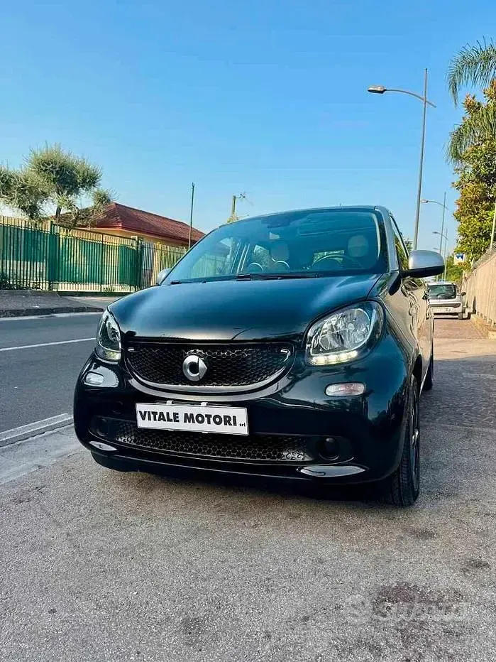 Usata Smart ForFour Prime 71 CV (52 kW) 2015 Nero Utilitaria