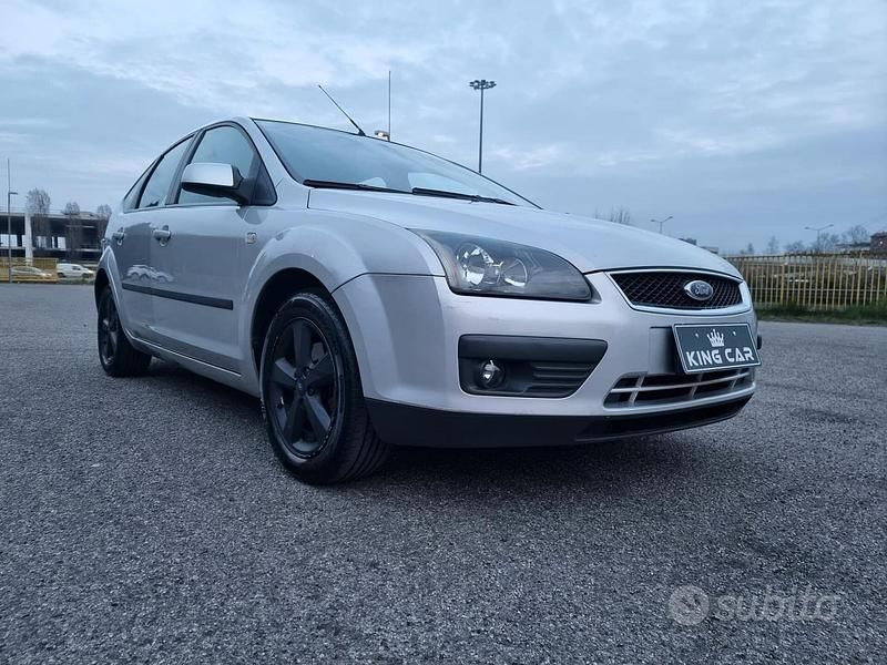 Usata Ford Focus 115 CV (84 kW) 2005 Grigio Berlina