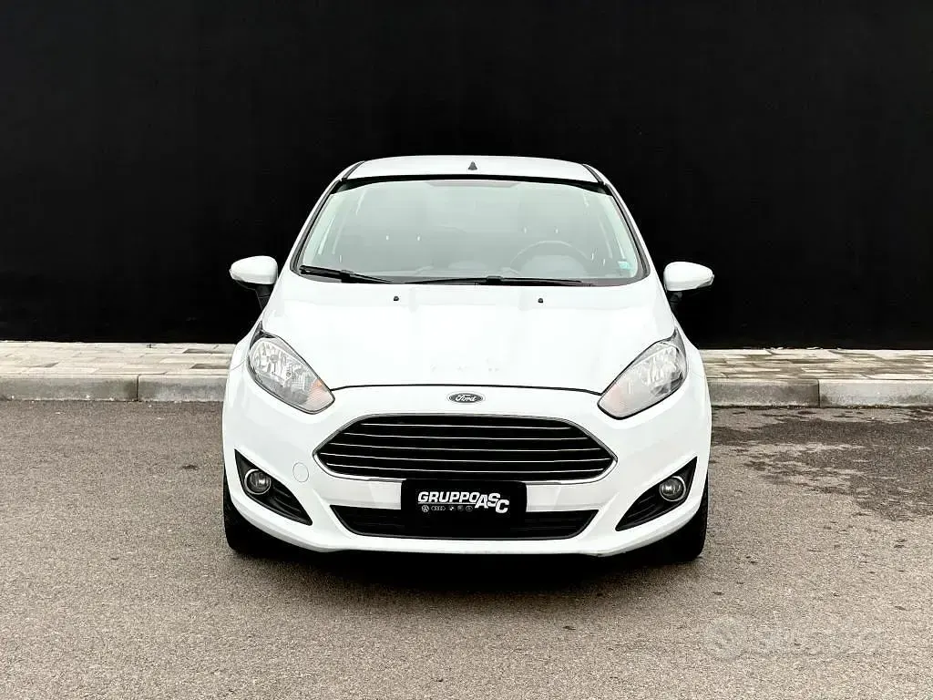 Usata Ford Fiesta Titanium 60 CV (44 kW) 2013 Bianco Berlina