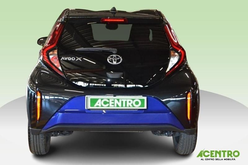 Usata Toyota Aygo X Trend 72 CV (52 kW) 2025 Blu SUV