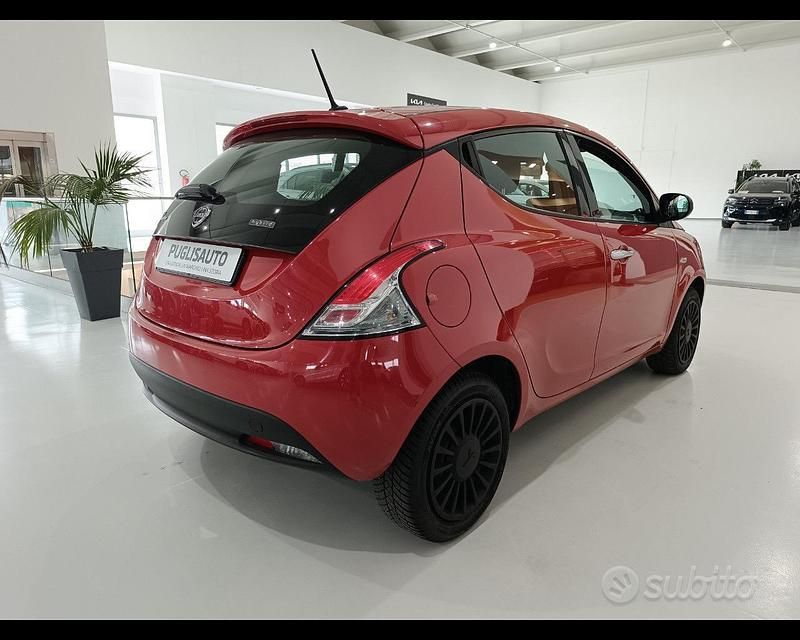 Gebraucht Lancia Ypsilon Gold 69 PS (50 kW) 2022 Rot Kleinwagen
