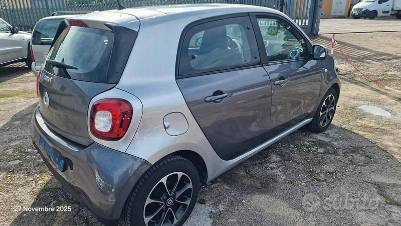 Usata Smart ForFour Passion 71 CV (52 kW) 2015 Grigio Utilitaria