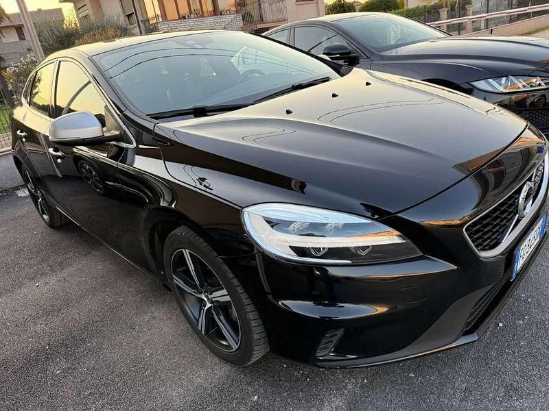 Usata Volvo V40 Momentum 120 CV (88 kW) 2017 Berlina