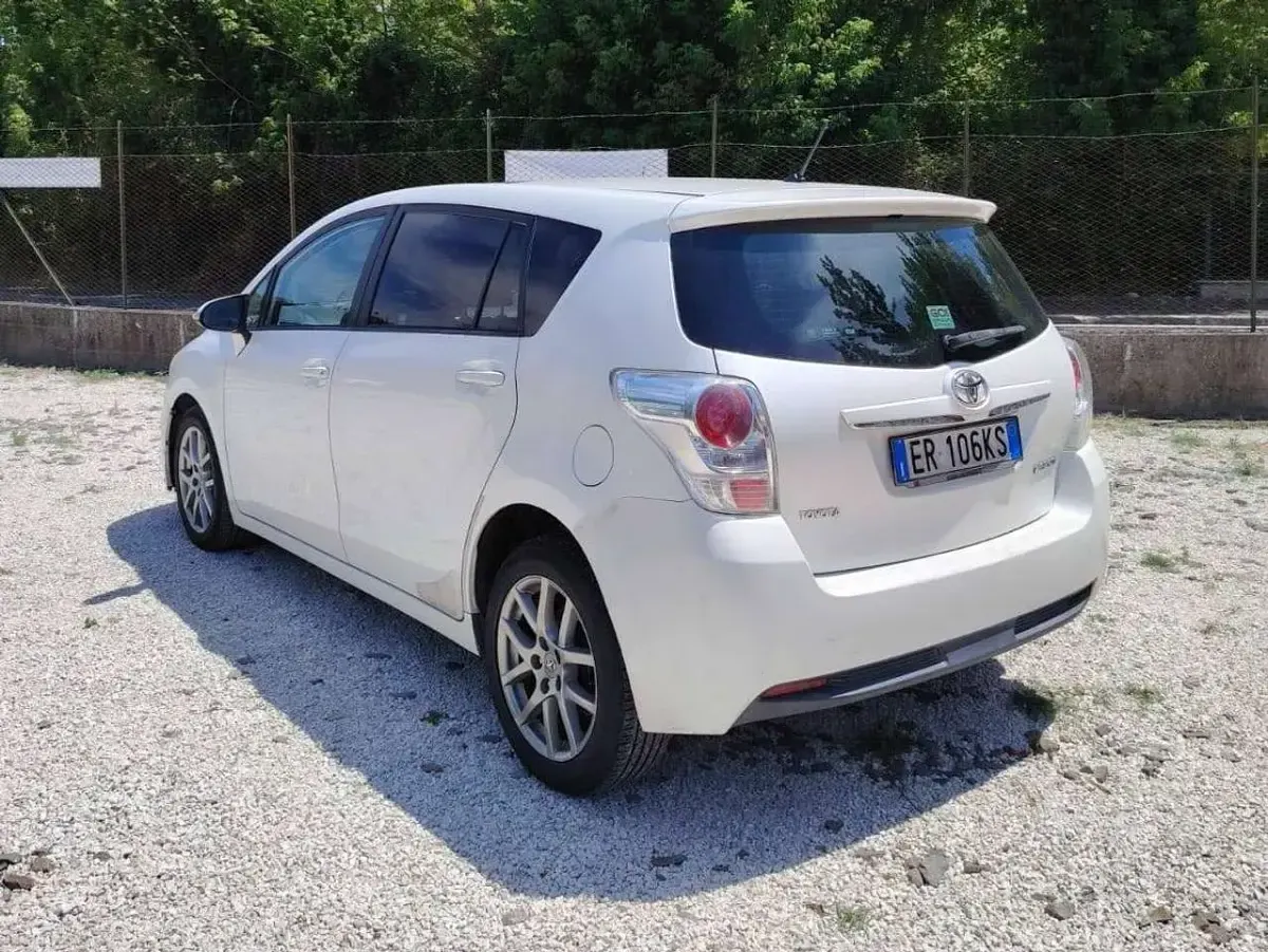 Usata Toyota Verso 124 CV (91 kW) 2013 Bianco Monovolume