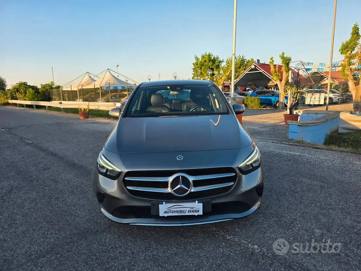 Usata Mercedes B180 Business 116 CV (85 kW) 2021 Grigio Utilitaria