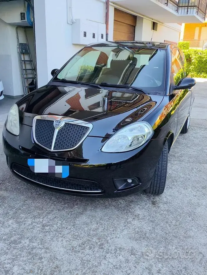 Usata Lancia Ypsilon 80 CV (58 kW) 2008 Nero Utilitaria