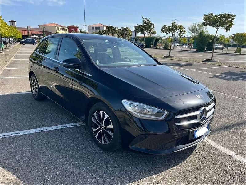 Nero Usata 2022 Mercedes B180 Monovolume | 23.500 € (Super prezzo) - Immagine 1/4