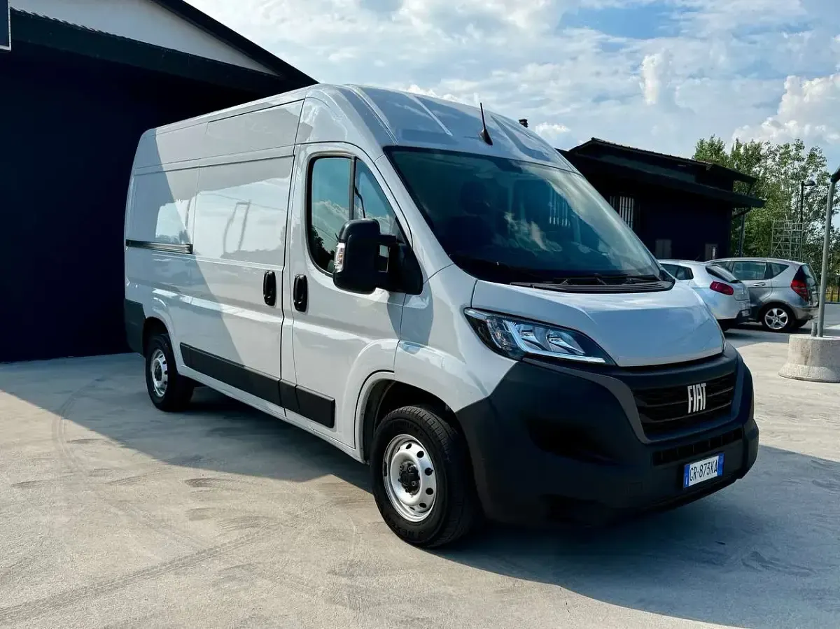 Usata Fiat Ducato 140 CV (102 kW) 2023 Grigio Furgone