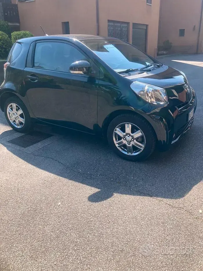 Usata Toyota iQ 68 CV (50 kW) 2009 Nero Utilitaria