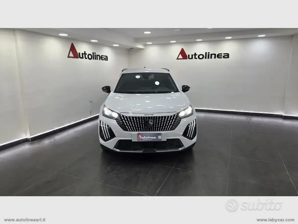 Usata Peugeot 2008 Allure 101 CV (74 kW) 2025 Bianco SUV