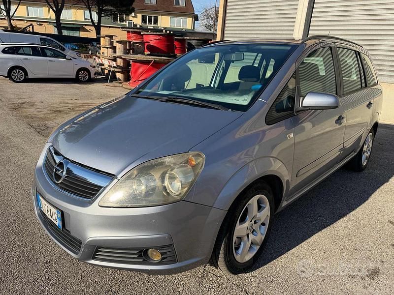 Usata Opel Zafira Cosmo 120 CV (88 kW) 2007 Grigio Monovolume