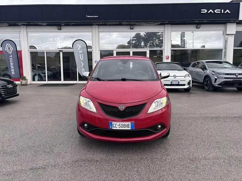 Usata Lancia Ypsilon Gold 69 CV (50 kW) 2020 Rosso Utilitaria