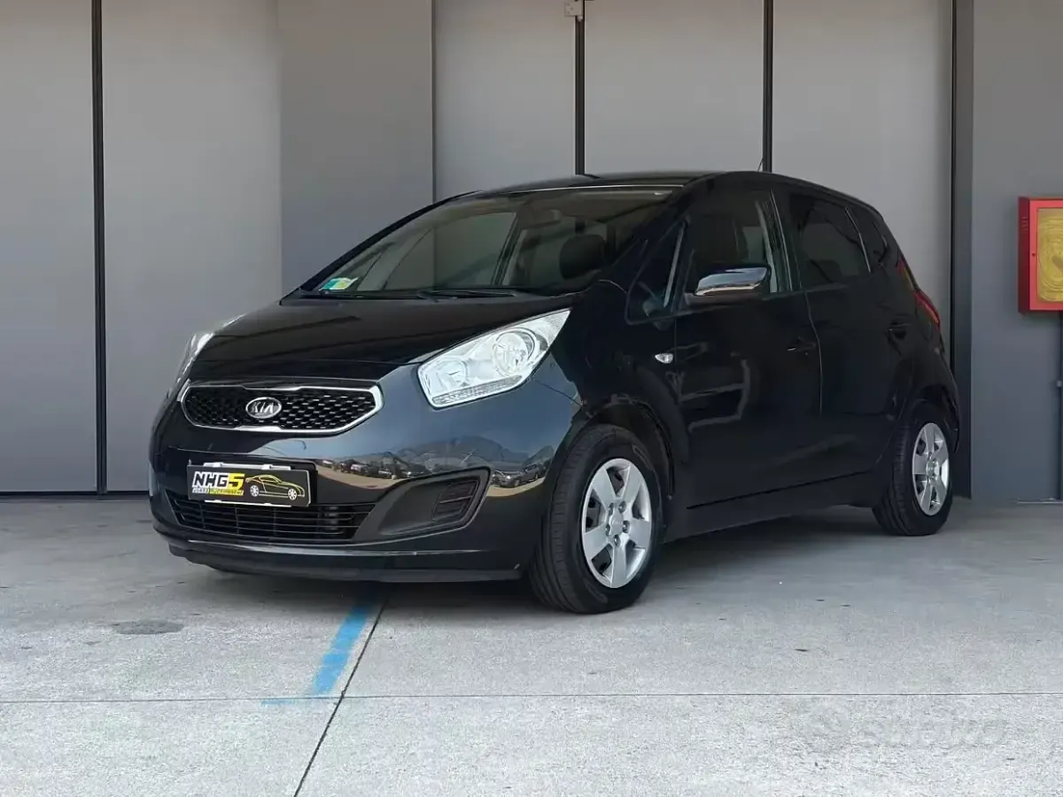 Usata Kia Venga 90 CV (66 kW) 2013 Nero Utilitaria