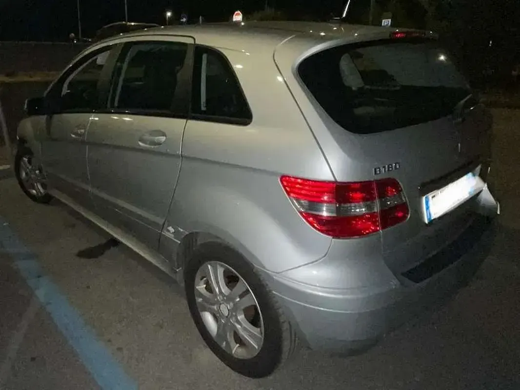 Usata Mercedes B180 Executive 116 CV (85 kW) 2011 Argento Utilitaria