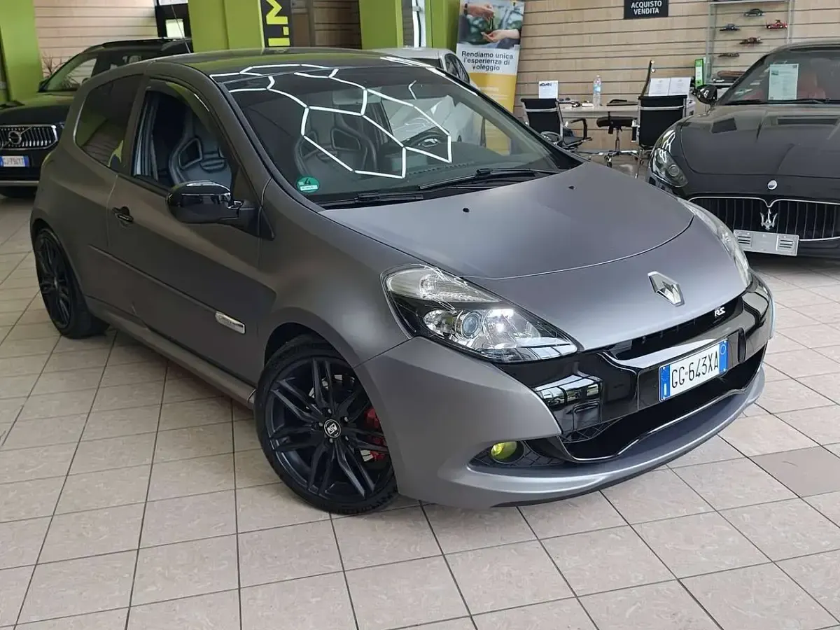 Usata Renault Clio IV 200 CV (147 kW) 2012 Grigio montagna opaco Berlina