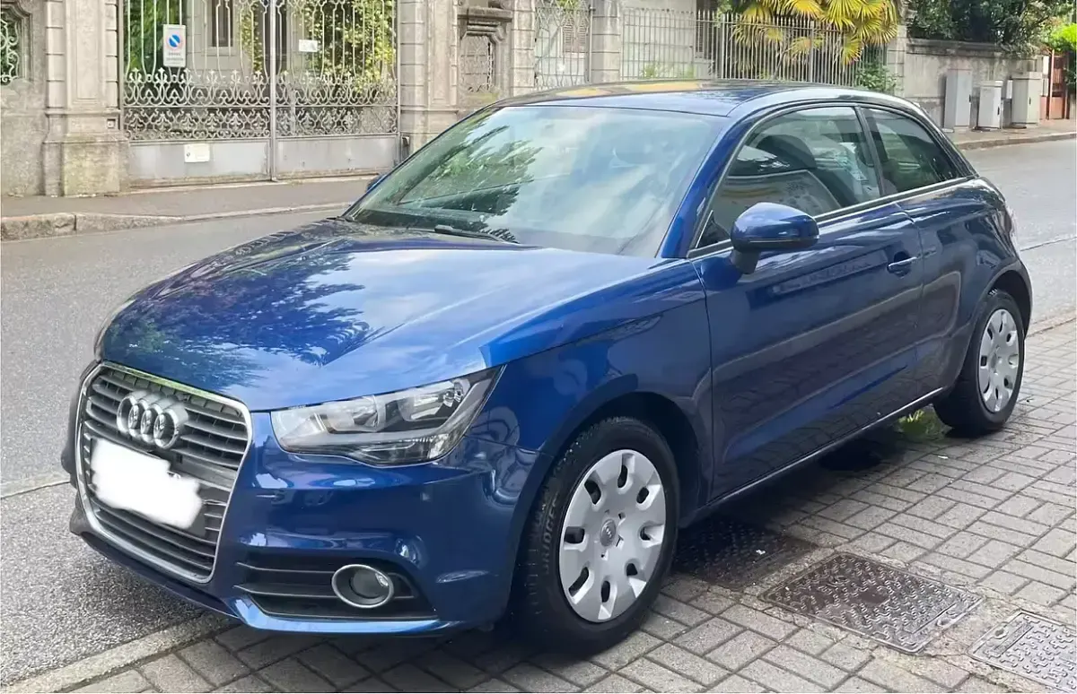 Usata Audi A1 Attraction 86 CV (63 kW) 2012 Blu/azzurro Utilitaria