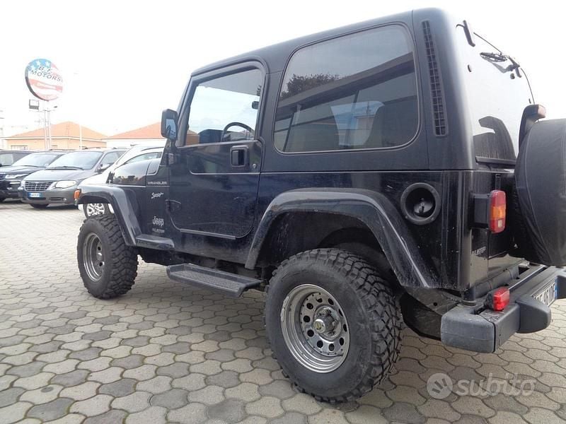 Usata Jeep Wrangler Sport 118 CV (86 kW) 1999 Nero SUV