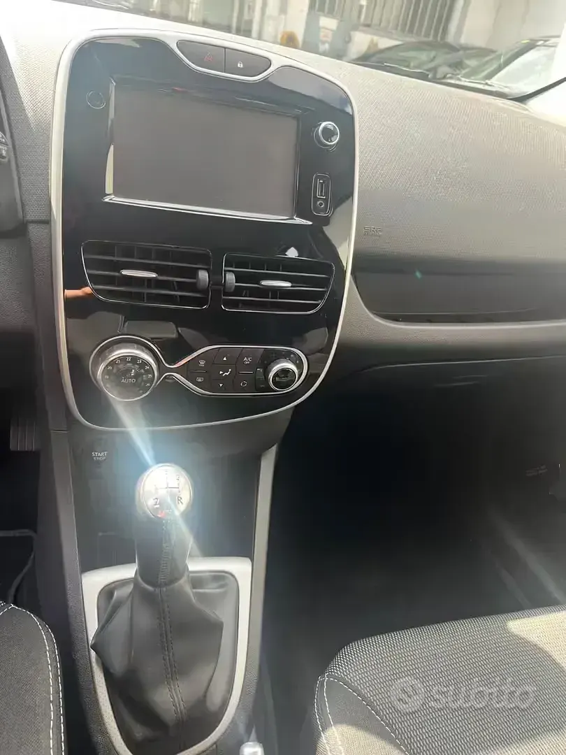 Usata Renault Clio 75 CV (55 kW) 2015 Grigio Utilitaria