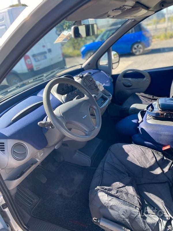 Usata Fiat Multipla 110 CV (80 kW) 2001 Grigio Monovolume