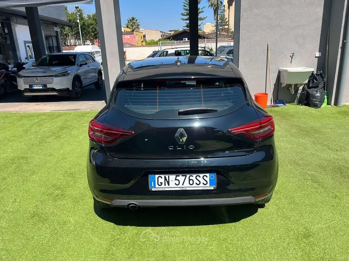 Usado Renault Clio V Equilibre 91 HP (66 kW) 2023 Preto Sedan