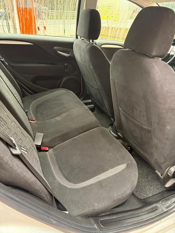 Usata Fiat Punto Lounge 85 CV (62 kW) 2015 Argento Utilitaria