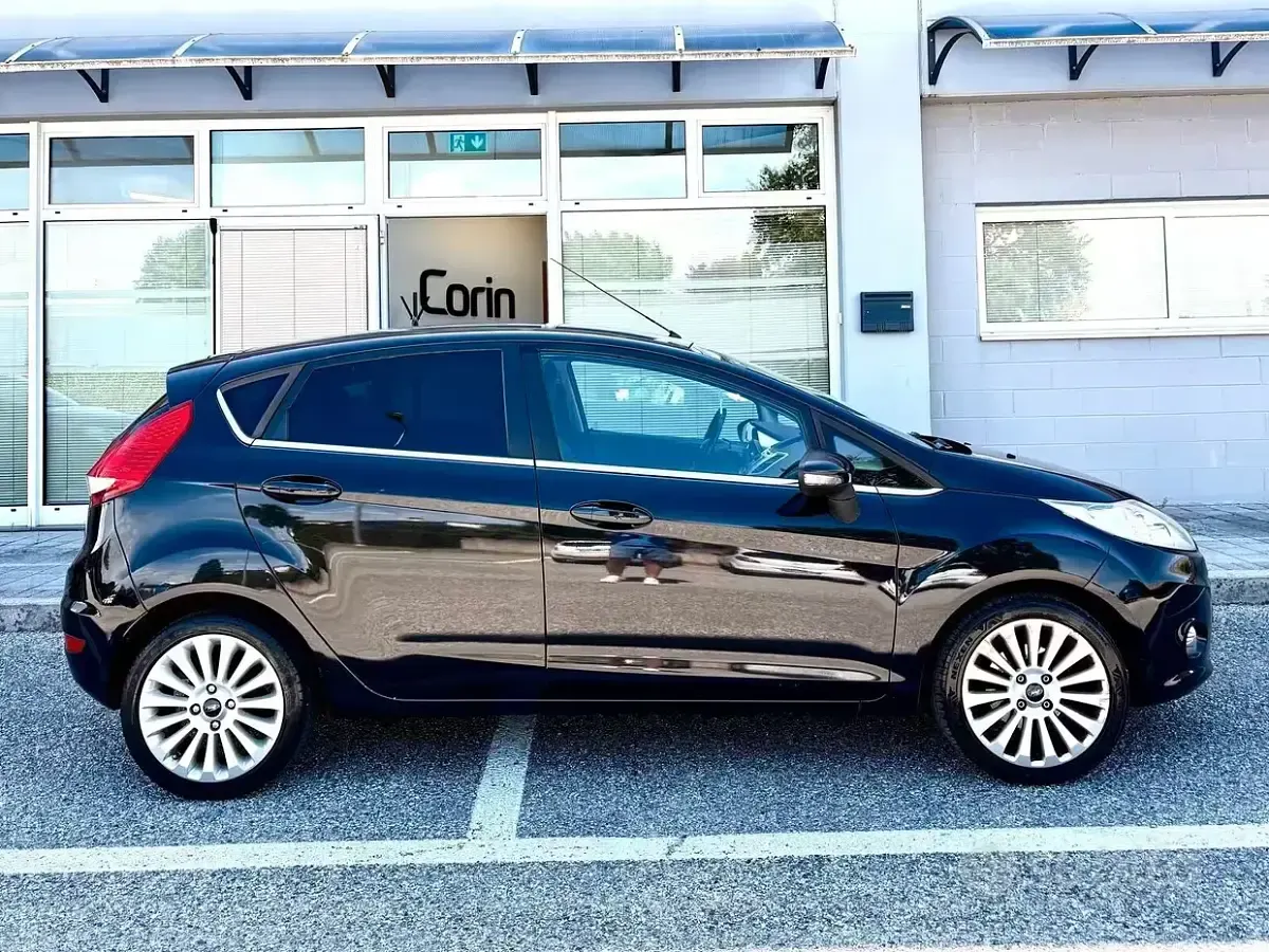 Usata Ford Fiesta 82 CV (60 kW) 2009 Nero Berlina