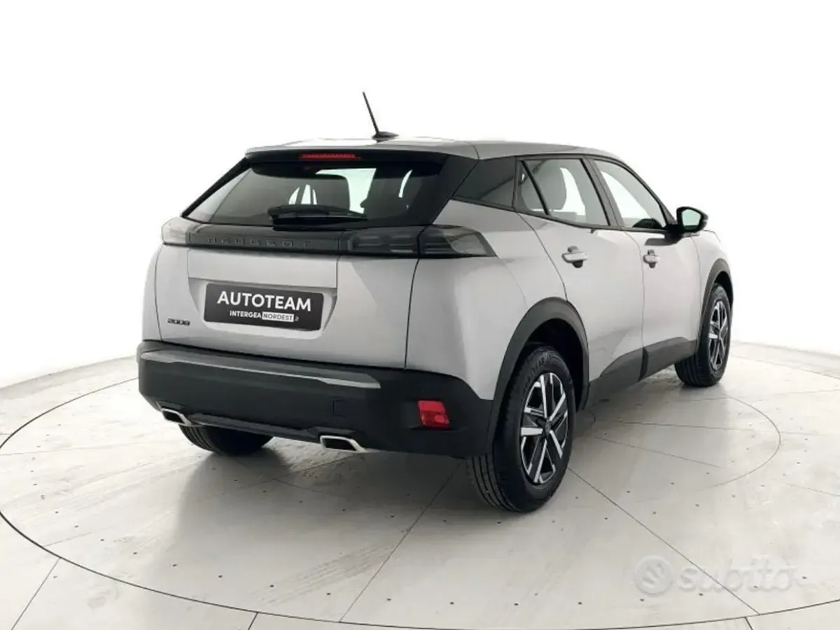 Usata Peugeot 2008 Style 101 CV (74 kW) 2025 Grigio SUV