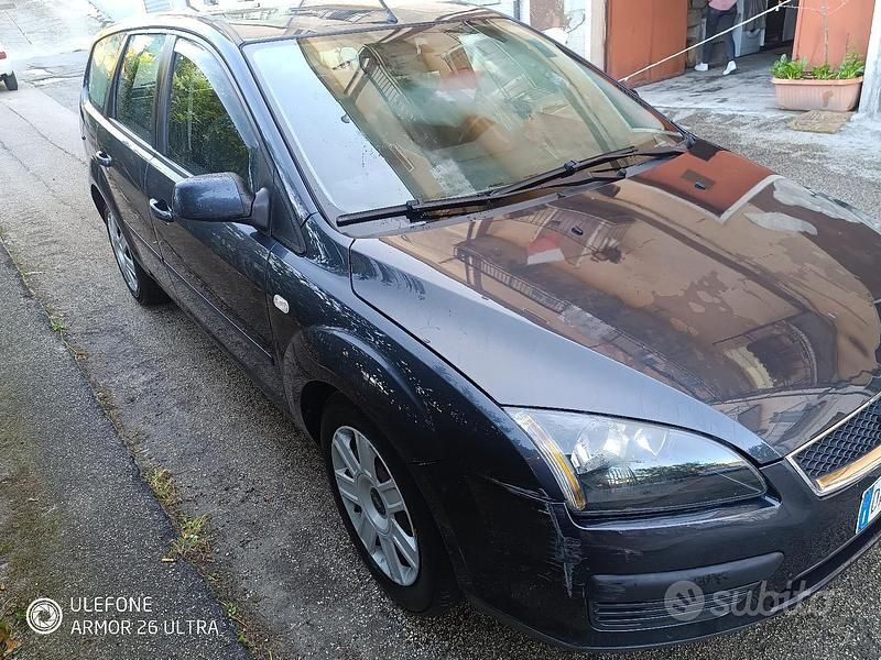 Usata Ford Focus 115 CV (84 kW) 2006 Grigio Station wagon