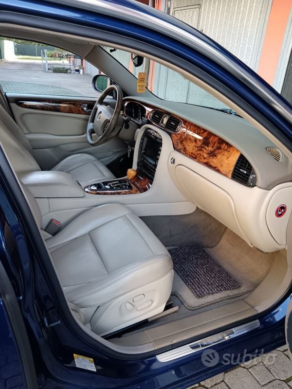 Usata Jaguar XJ8 258 CV (189 kW) 2003 Blu Berlina