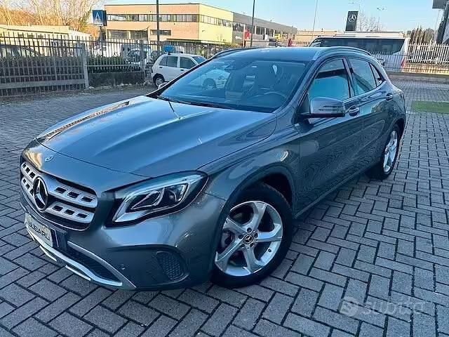 Usata Mercedes GLA200 136 CV (100 kW) 2018 Grigio SUV
