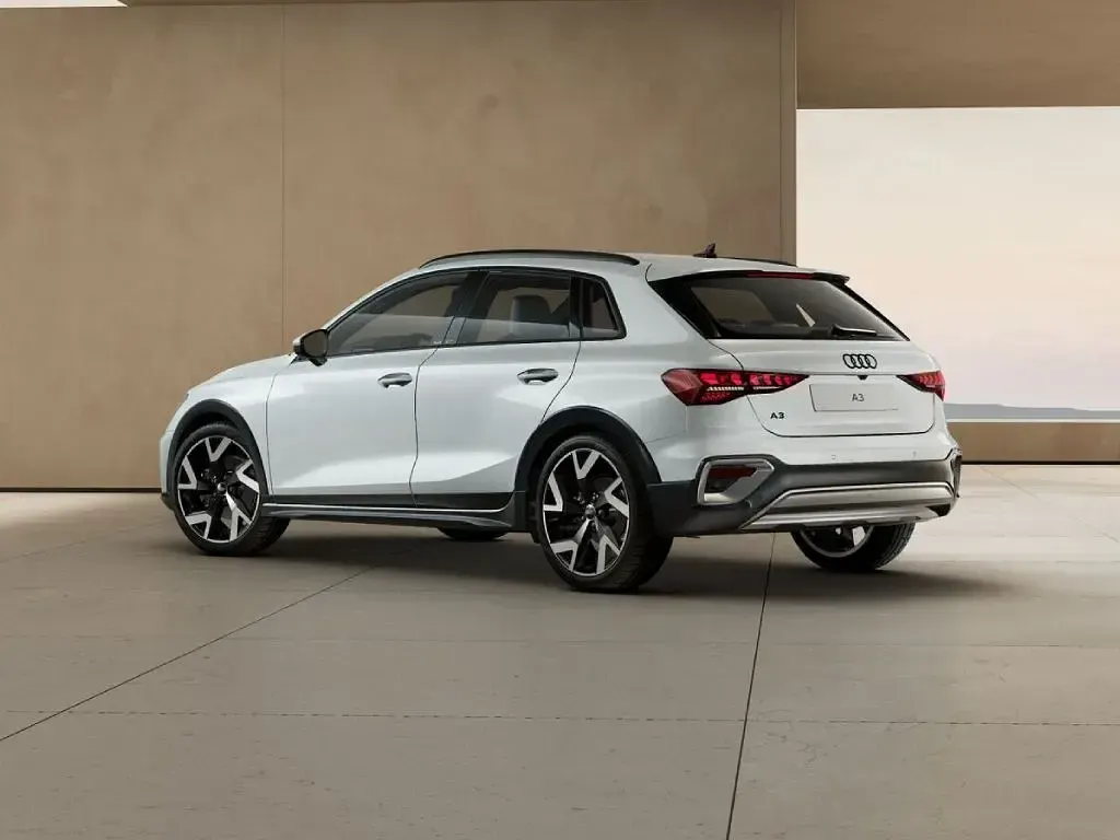 Nuova Audi A3 Comfort 150 CV (110 kW) 2026 Bianco ghiacciaio metallizzato Berlina