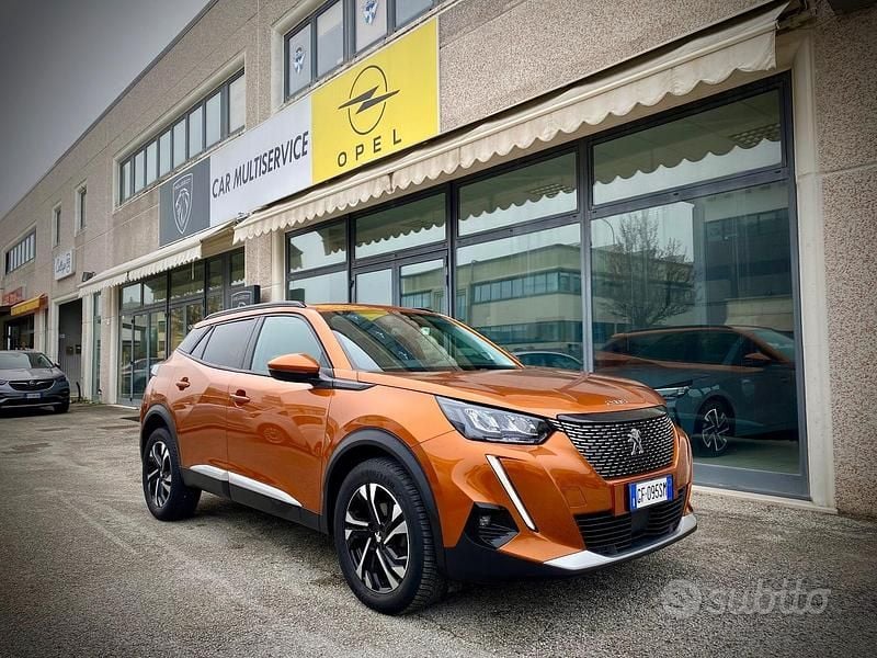 Usata Peugeot 2008 Allure 110 CV (80 kW) 2021 Arancione SUV