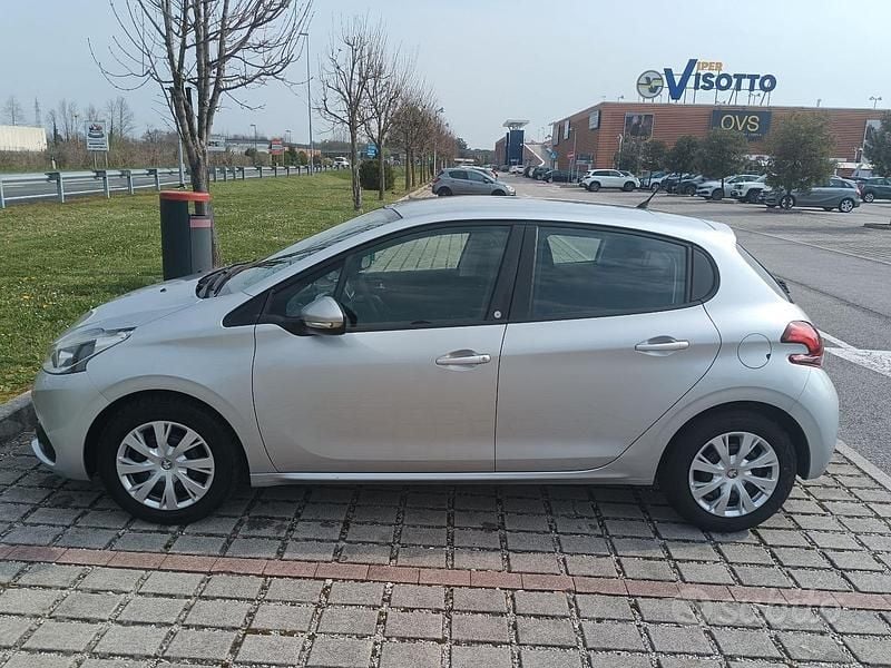 Usata Peugeot 208 Active 75 CV (55 kW) 2017 Grigio Utilitaria